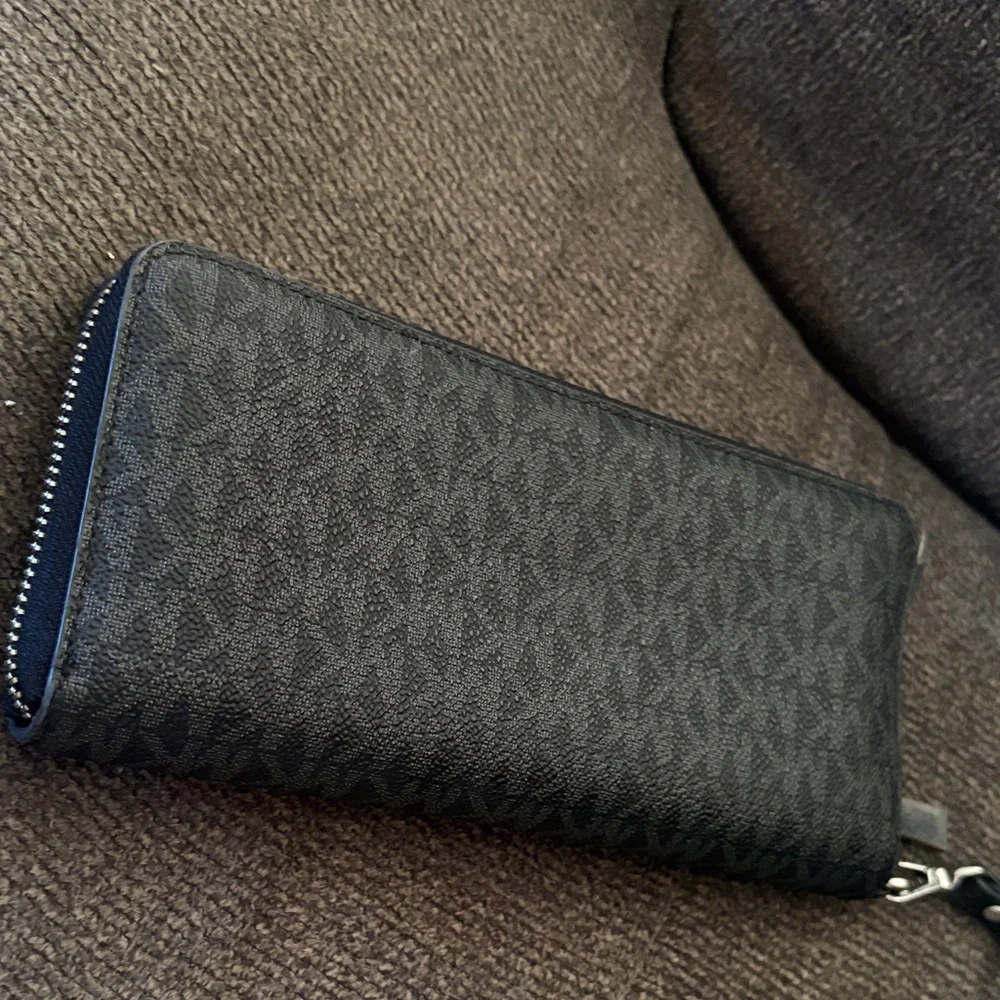 Michael Kors Black Logo Wristlet - Picture 4 of 5